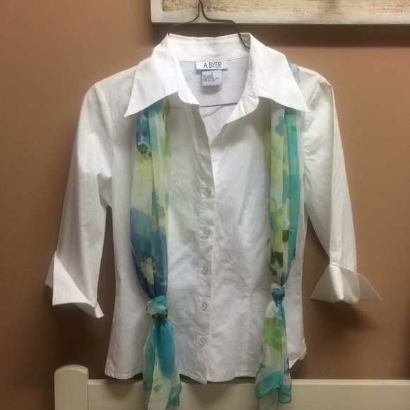 White button down shirt - Picture 4 of 4